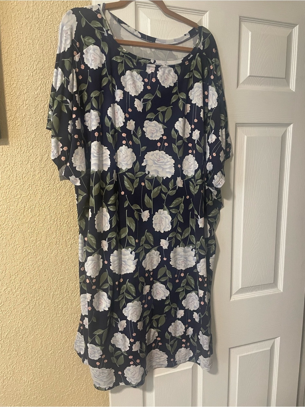 Beautiful Night gown worn once IC collection